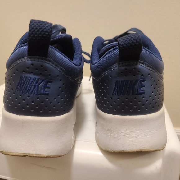 Nike shoes - Picture 4 of 7